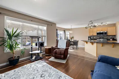 Interior photo 3 of 992 REGENCY DR