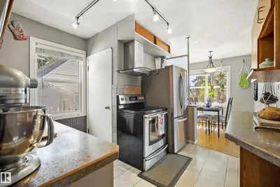 Interior photo 3 of 8946 80 AV NW