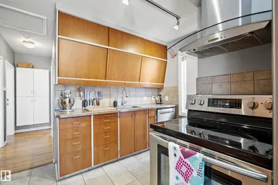 Interior photo 2 of 8946 80 AV NW