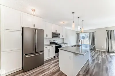 Interior photo 3 of 5227 CRABAPPLE LI SW