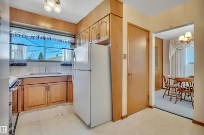 Interior photo 3 of 6208 94A AV NW