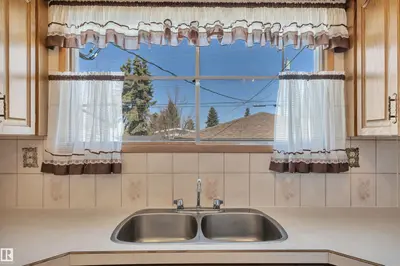 Interior photo 4 of 6208 94A AV NW
