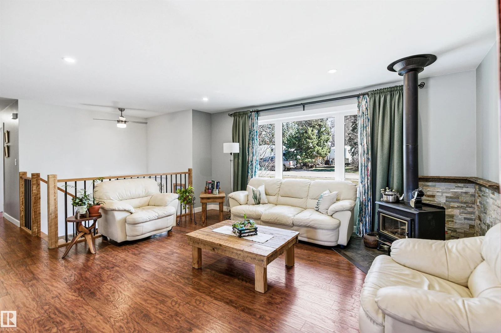 8 Macrae ST, Erskine - 4 bedroom Detached Single Family for sale