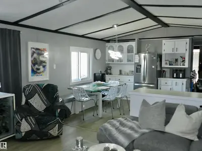 Interior photo 3 of 5103 49 AV