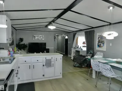 Interior photo 4 of 5103 49 AV