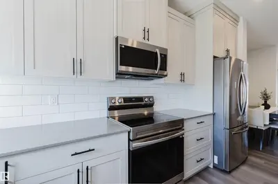 Interior photo 3 of 5237 EDGEMONT BV NW