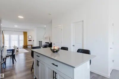 Interior photo 4 of 5237 EDGEMONT BV NW