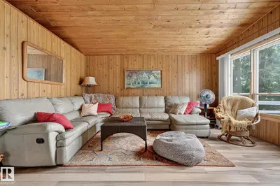 Interior photo 4 of 