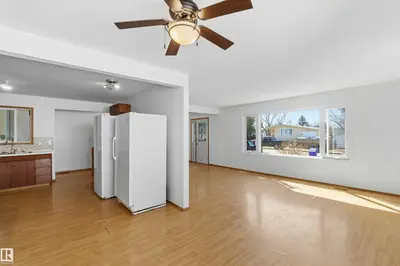 Interior photo 3 of 5028 50 AV