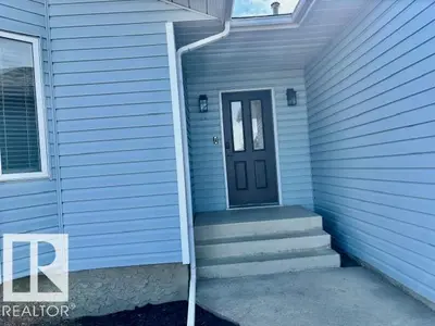 Interior photo 1 of 5609 45A ST