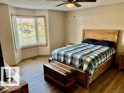 Interior photo 1 of 5609 45A ST