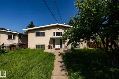 Interior photo 2 of #1,2,3,4 10268 87 ST NW