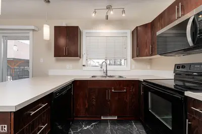 Interior photo 2 of #17 5260 TERWILLEGAR BV NW