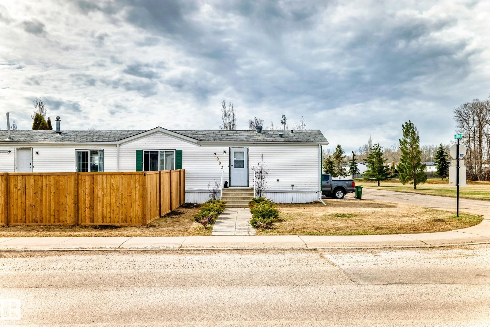 2903 Lakewood Drive NW, Edmonton - 2 bedroom Single Family Residence for sale