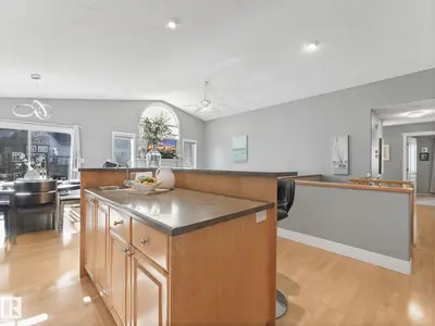 Interior photo 2 of 3 RENAUD CO
