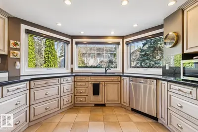 Interior photo 3 of 701 ROMANIUK RD NW
