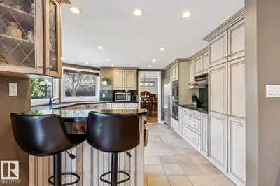 Interior photo 2 of 701 ROMANIUK RD NW