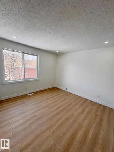 Interior photo 4 of 