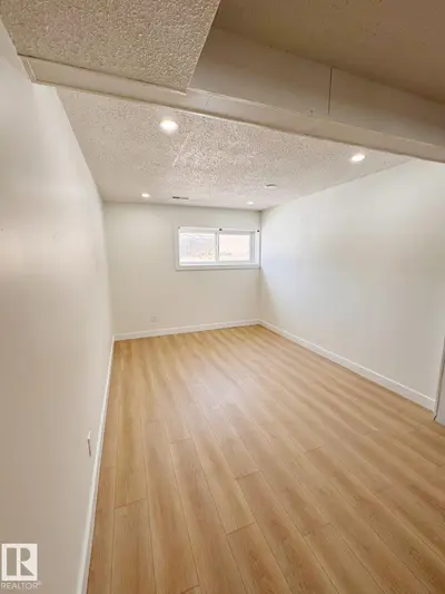 Interior photo 1 of 