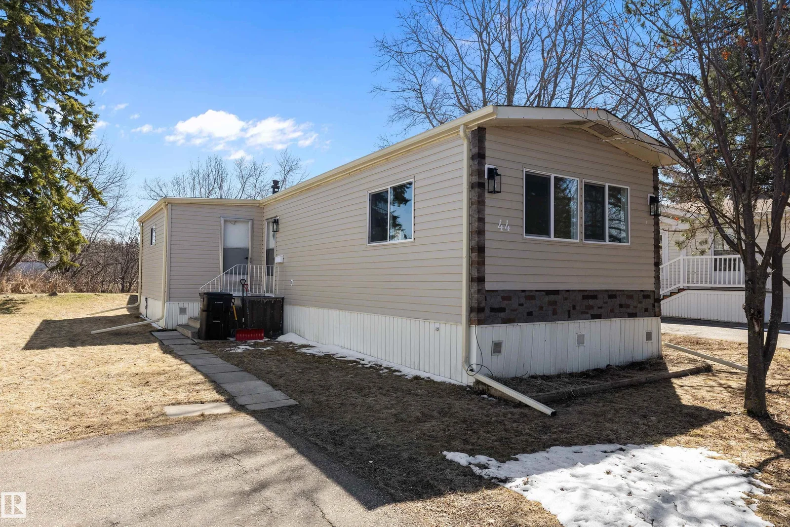 44 Rim RD NW, Edmonton - 2 bedroom Single Family Residence for sale