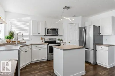 Interior photo 3 of 4272 24 ST NW