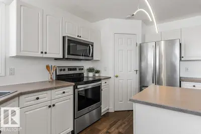 Interior photo 4 of 4272 24 ST NW
