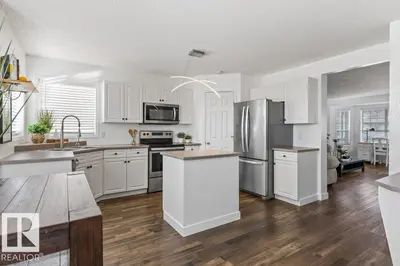 Interior photo 2 of 4272 24 ST NW