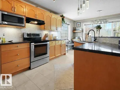 Interior photo 3 of 1476 MCMILLIAN WY SW