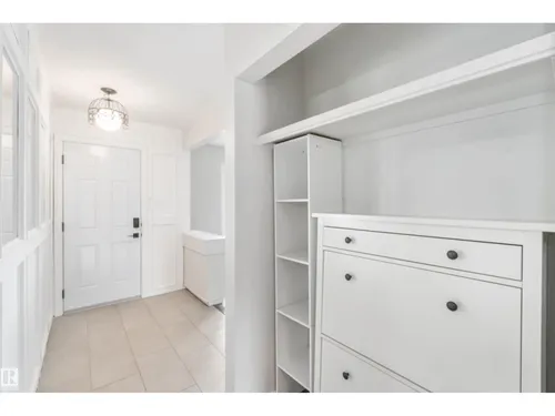 12121 38 ST NW, Edmonton - $390,000