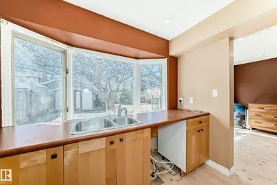 Interior photo 2 of 