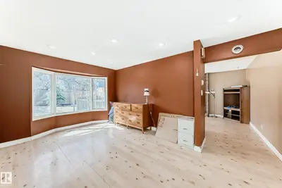 Interior photo 4 of 