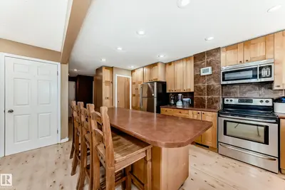 Interior photo 3 of 