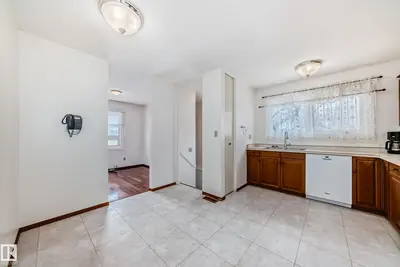Interior photo 3 of 11739 152A AV NW