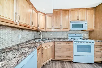 Interior photo 4 of 3139 109 ST NW