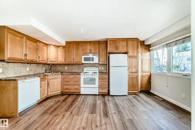 Interior photo 3 of 3139 109 ST NW