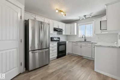 Interior photo 2 of 147 SUMMERWOOD DR