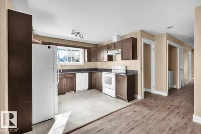 Interior photo 4 of 4711 47 AV