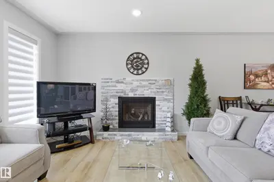 Interior photo 2 of 295 YOUVILLE DR E NW