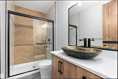 Interior photo 4 of 