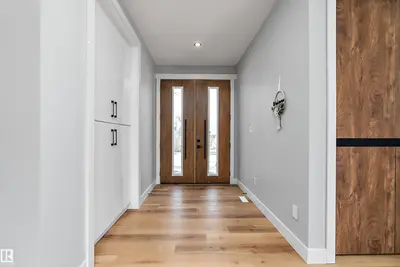 Interior photo 1 of 