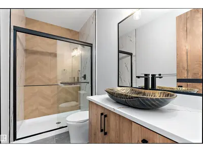 Interior photo 4 of 
