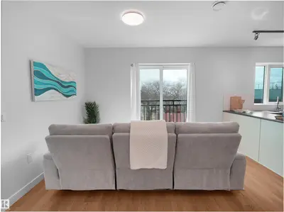 Interior photo 3 of #403 10115 88 AV NW