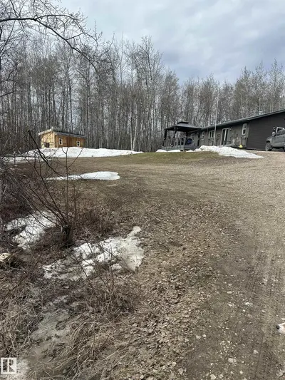 Interior photo 4 of 308 42208 twp road 650