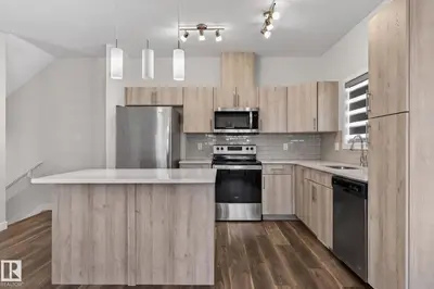 Interior photo 4 of #37 979 CRYSTALLINA NERA WY NW NW