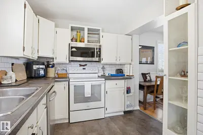 Interior photo 4 of 133 GREENWOOD DR