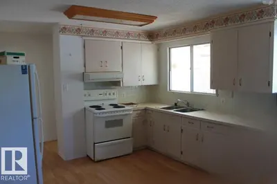 Interior photo 2 of 4823 55 AV