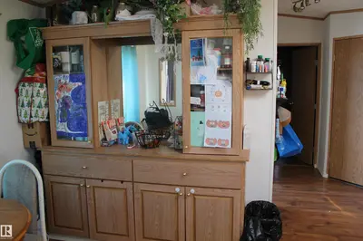 Interior photo 4 of 4610 51 AV