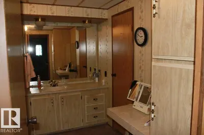 Interior photo 4 of 5310 52 ST