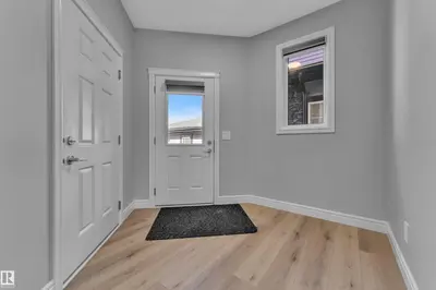 Interior photo 1 of 