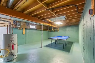 Interior photo 4 of 